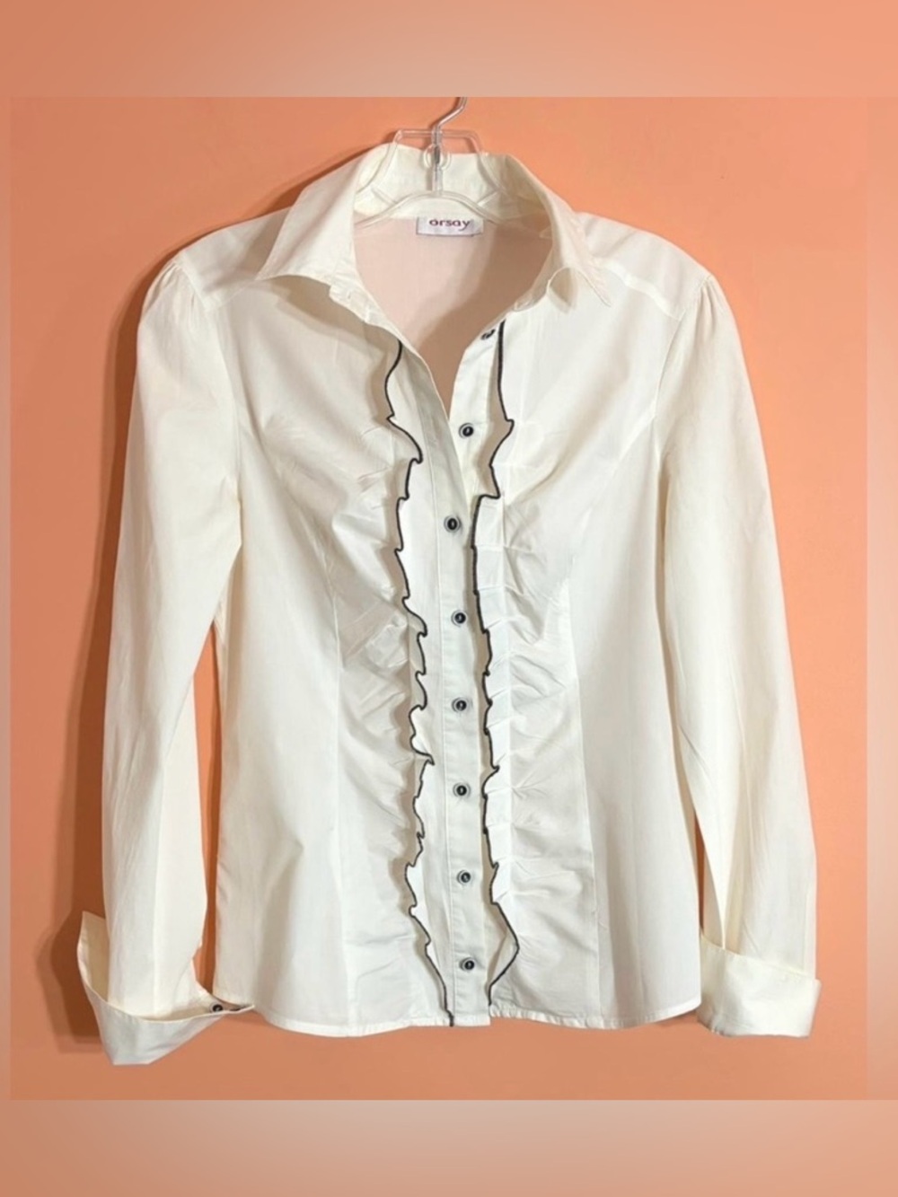 Elegant Fitted Blouse with sleeves